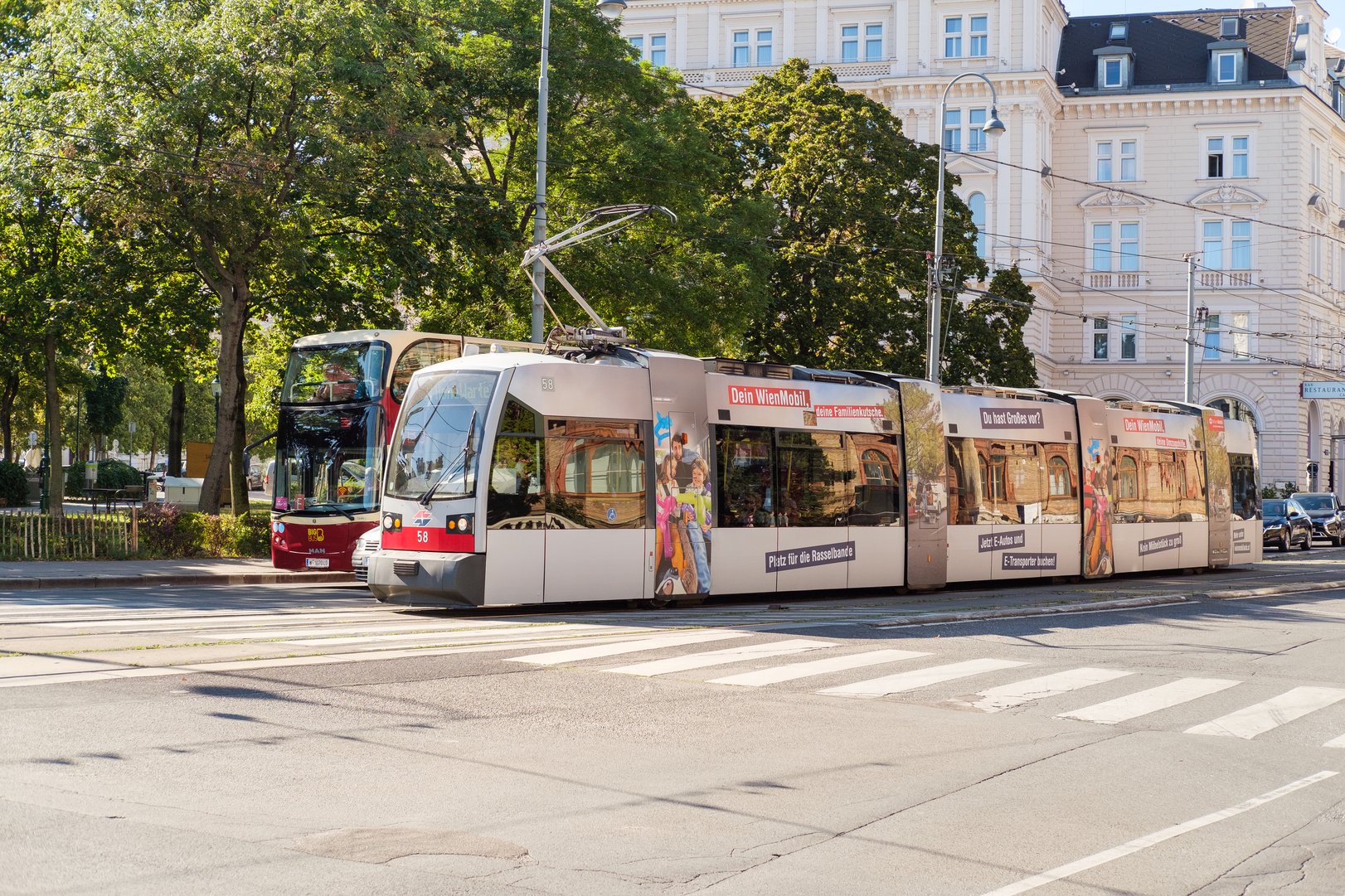 Straßenbahn-1.jpg