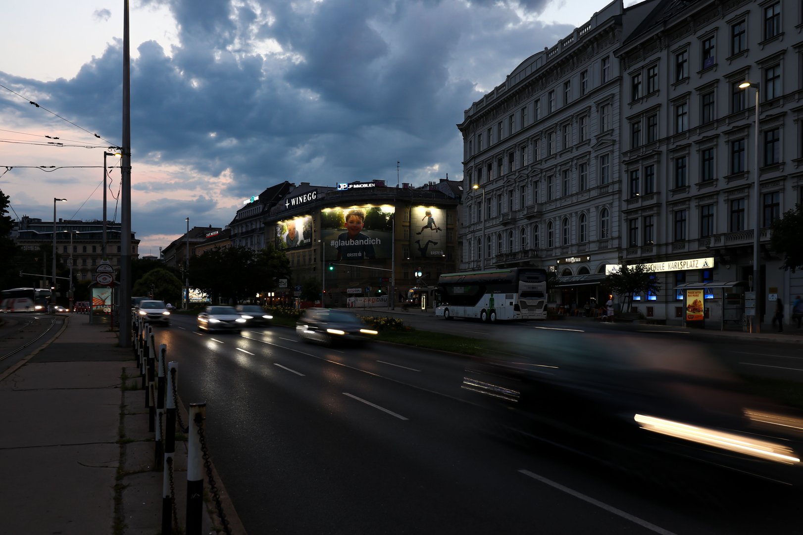 Schattenspringer-Großfla-che-Ka-rtnerStraße-1.jpg
