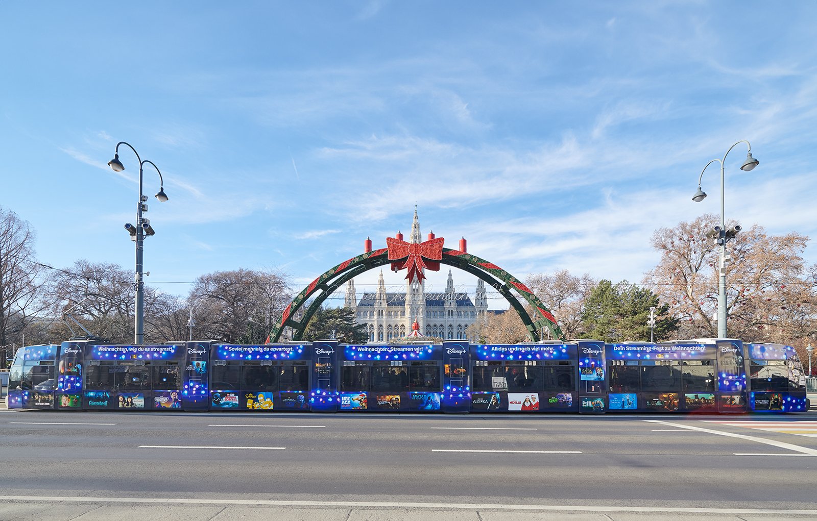 Titelbild zu Disney+ Christmas Bim