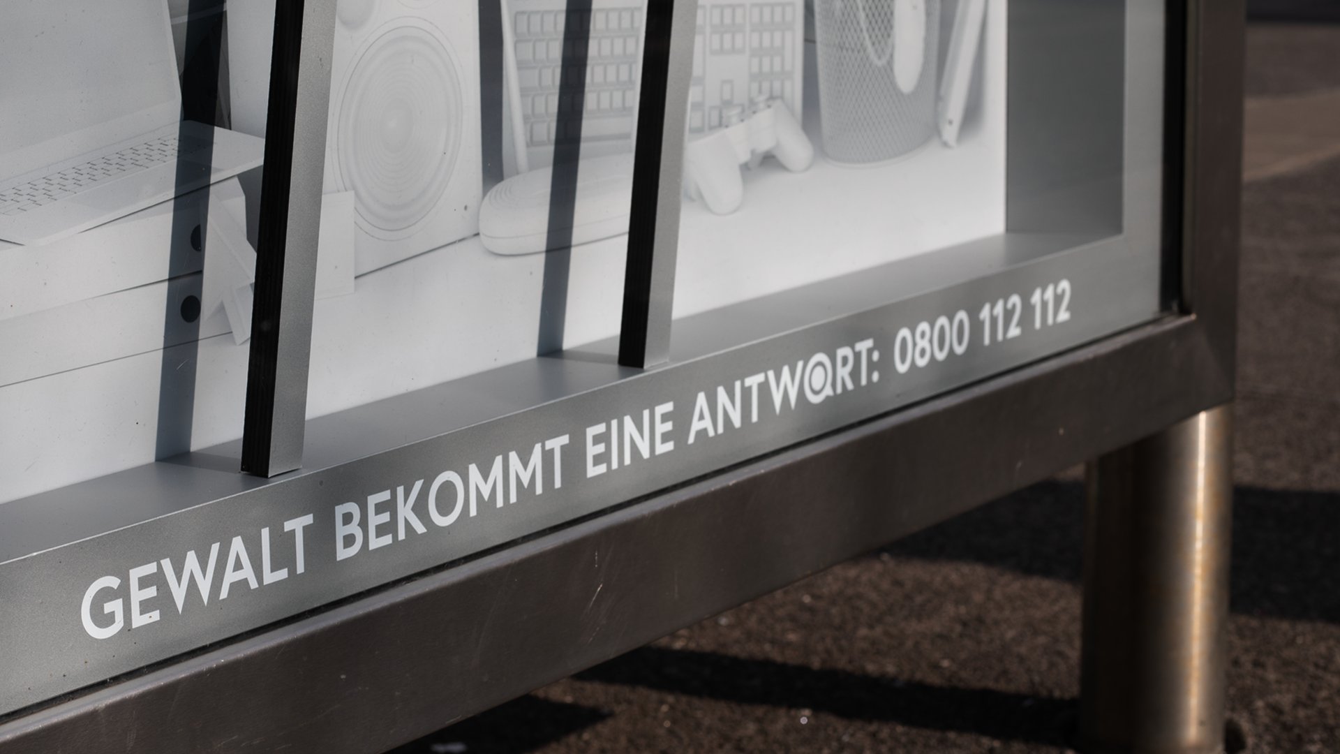 BMJ-GEWISTA-OOH-Hashtag-Zelle-Detail.png