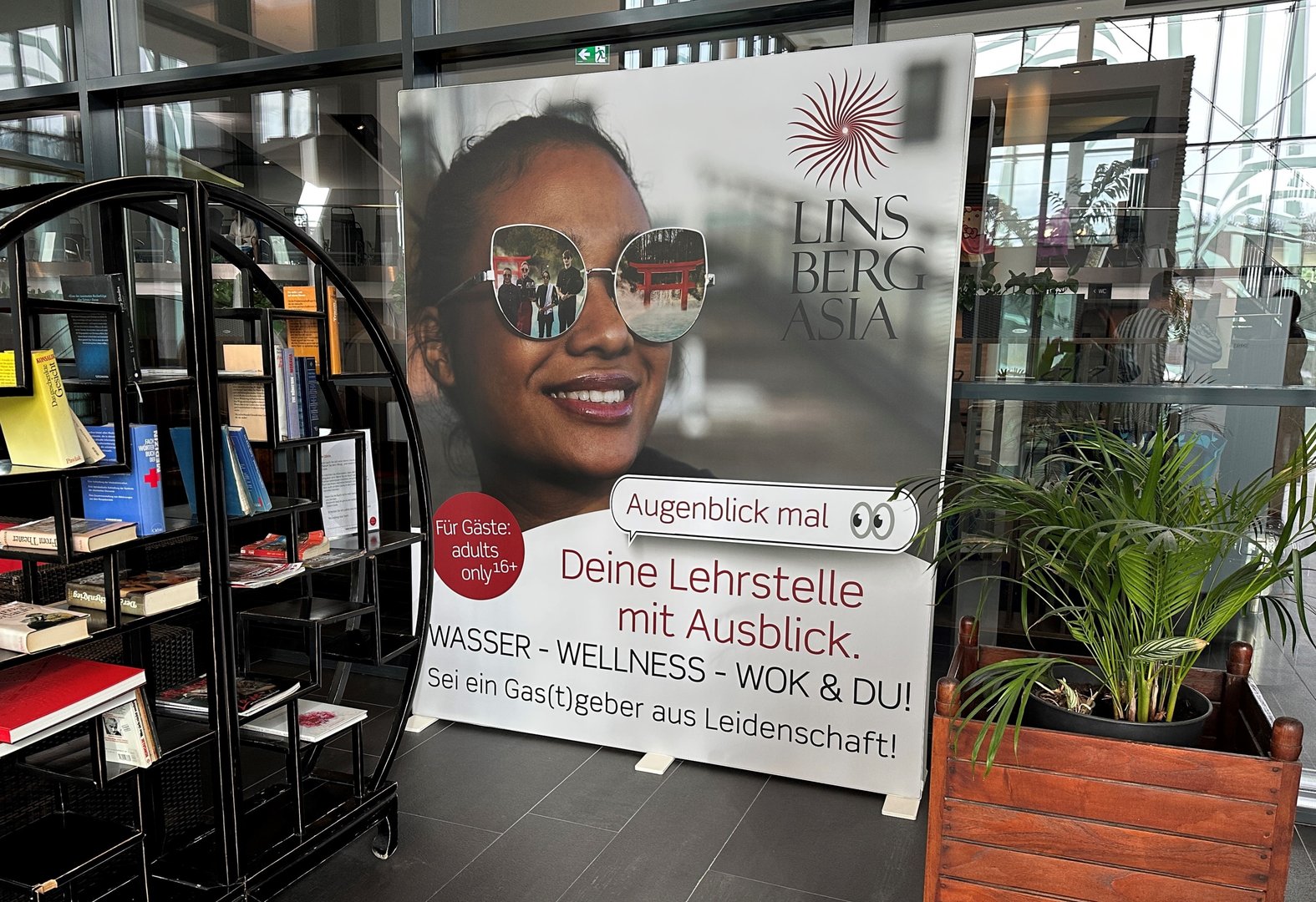 Messestand-aufgebaut.jpg