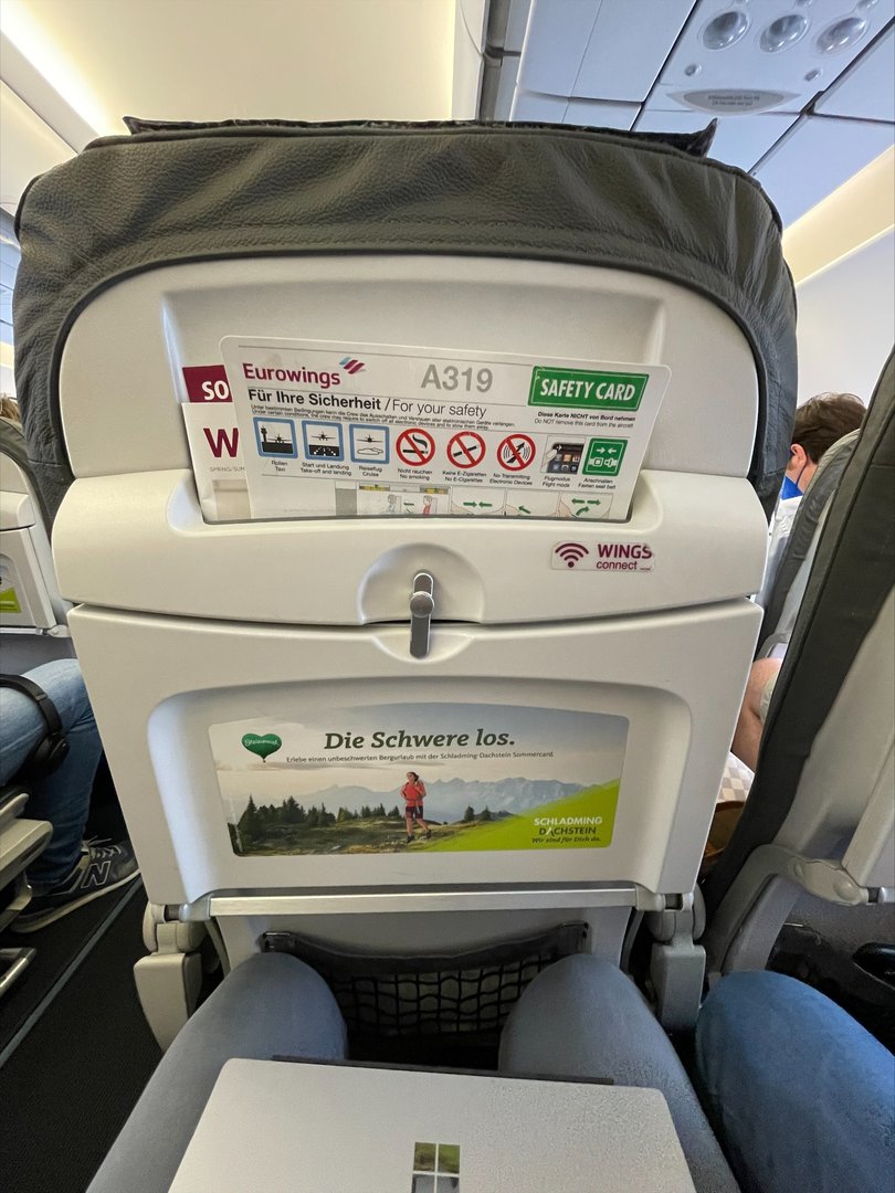 Flugzeugtischbeklebung-nah.jpg