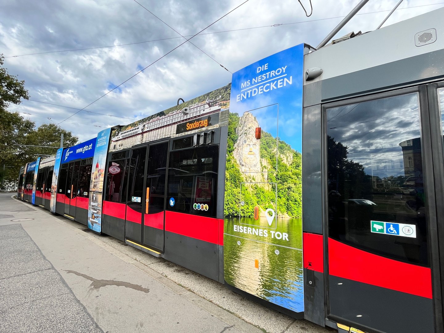 Straßenbahnwerbung