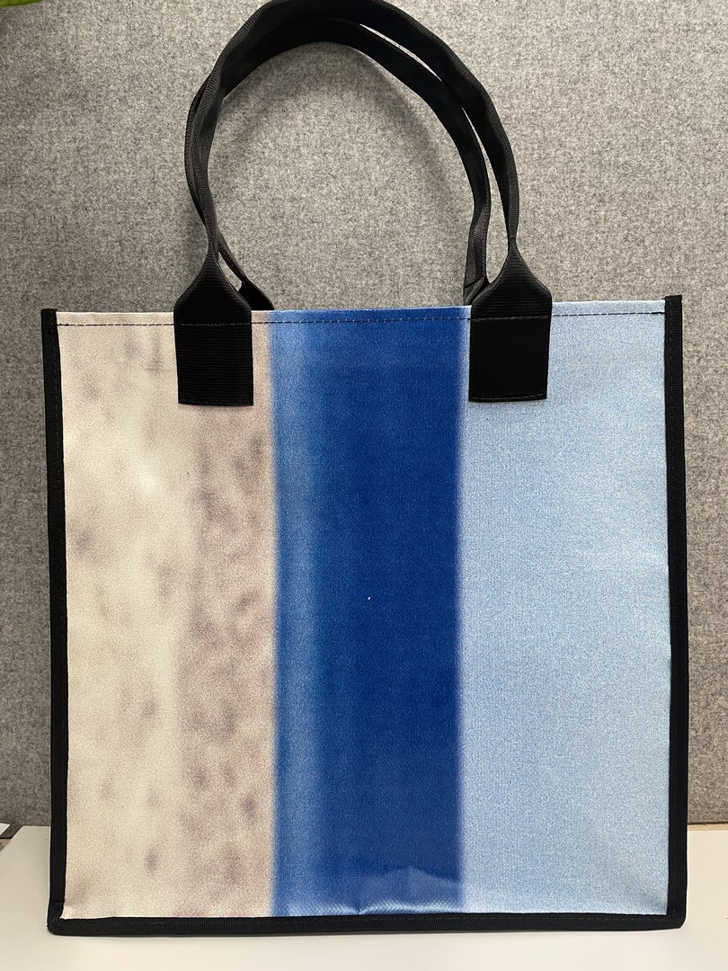 Riesenposter-Upcycling-Tasche.jpg