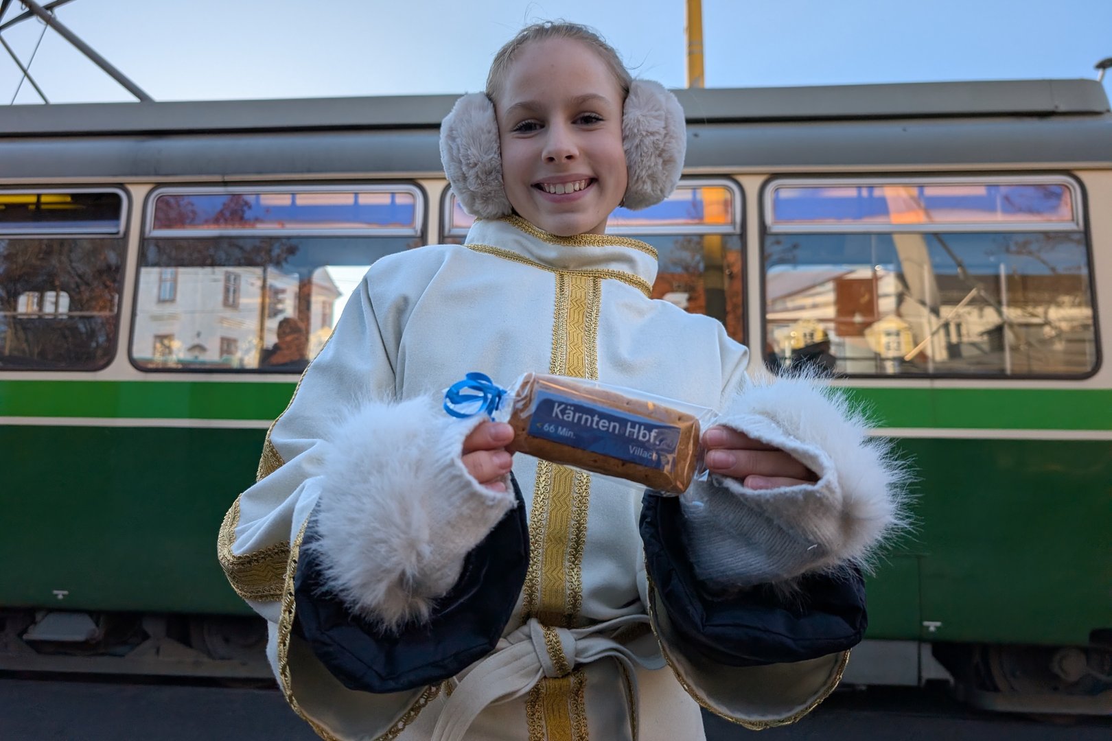 Koralmbahn-Premierenfahrt-Verteilaktion-Lebkuchen.jpg