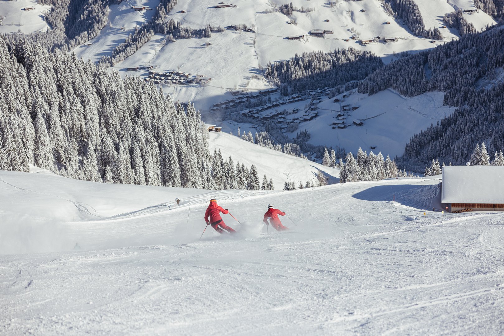 Eva-Maria-Brem-Johann-Schneider-Skifahren-Winter-2023-Alpbachtal-Tourismus-Foto-Maximalgrafik-61-.jpg