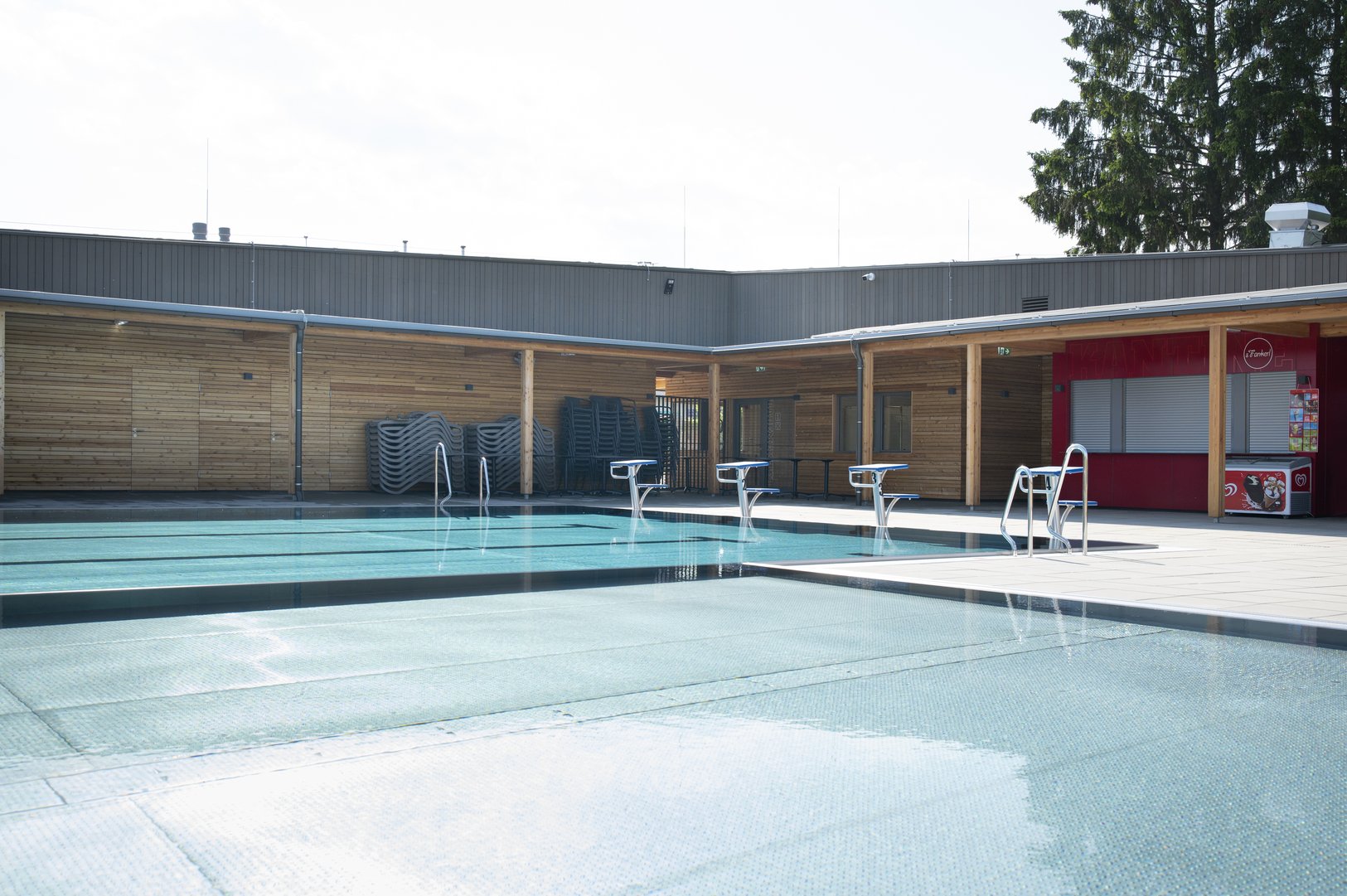 Schwimmbad-03-SporerDoris-XL.jpg