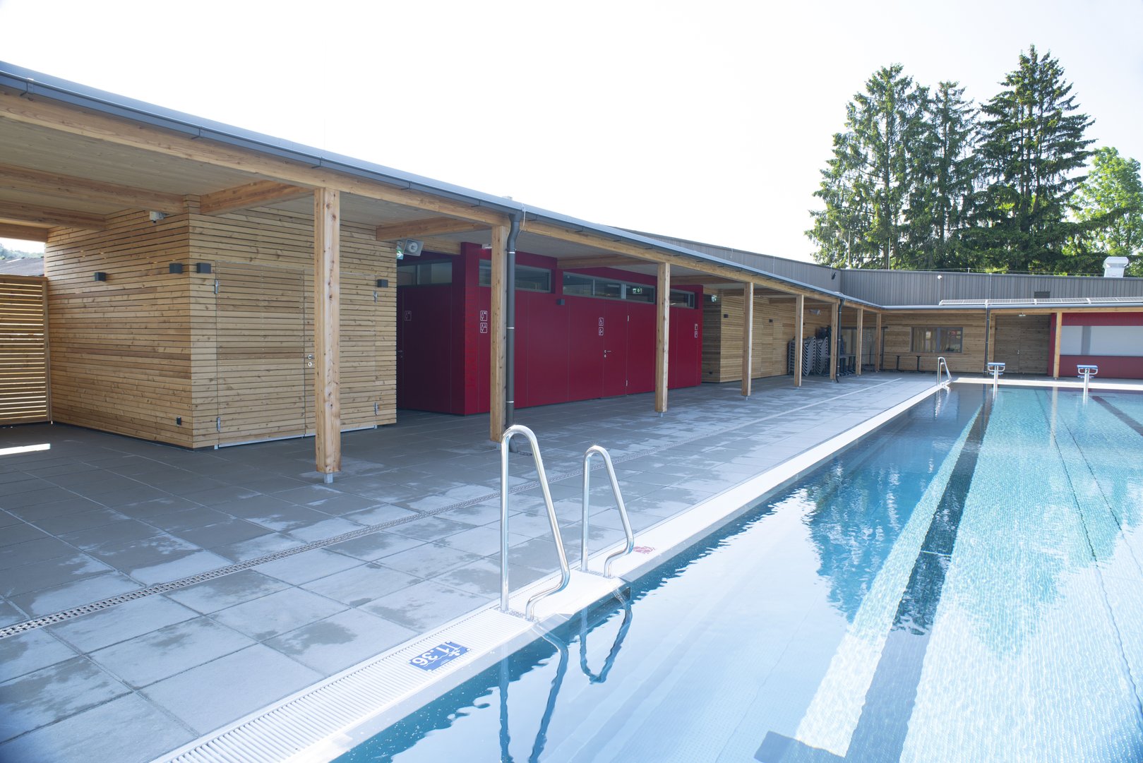 Schwimmbad-02-SporerDoris-XL.jpg