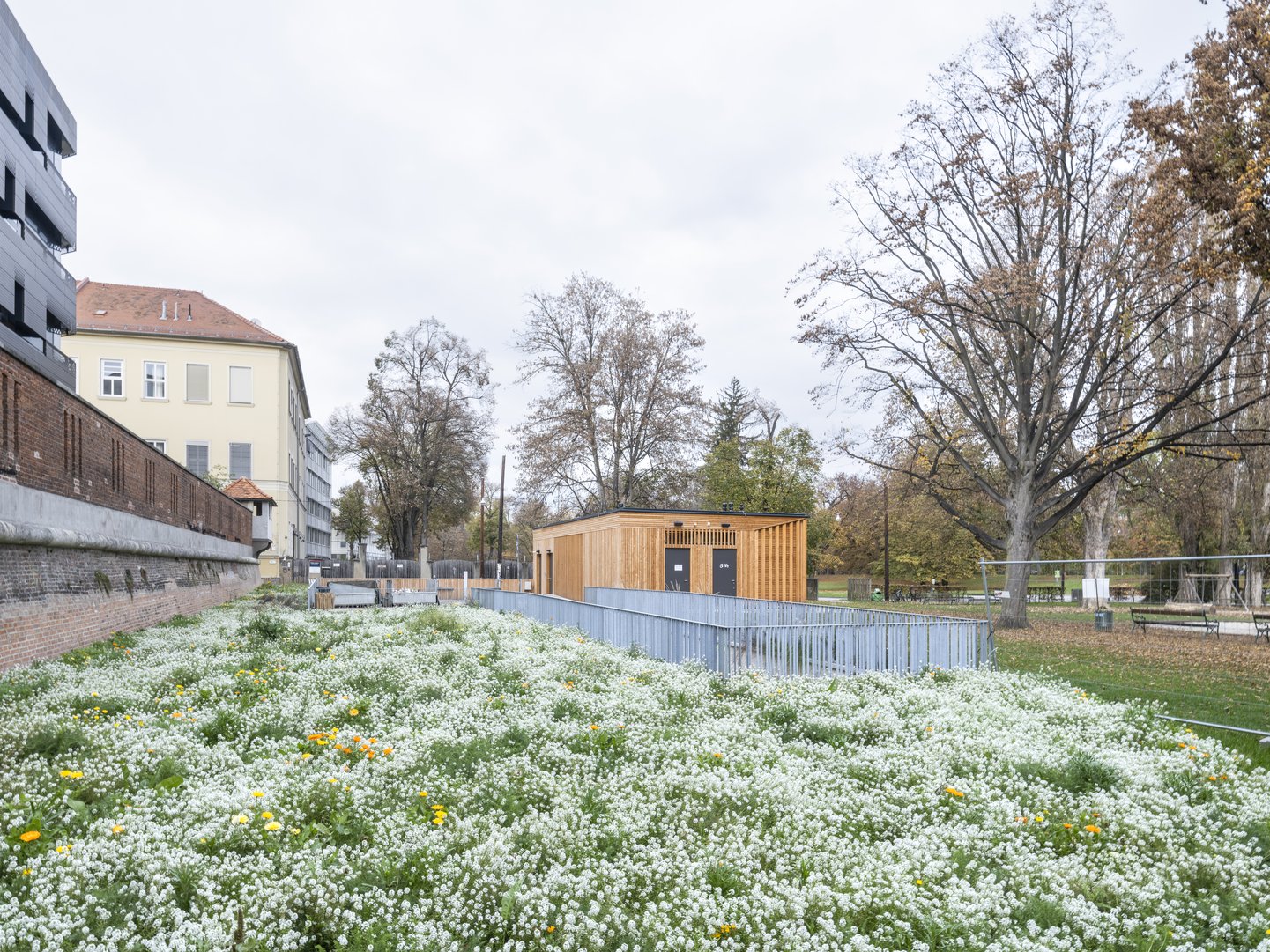 Infopavillon-Stadtpark-1-copy.jpg
