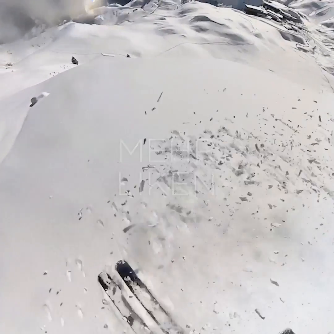 241009-ZSK-W24-Assets-Buttons-Young-1x1-DE-S01V01-DV.mp4