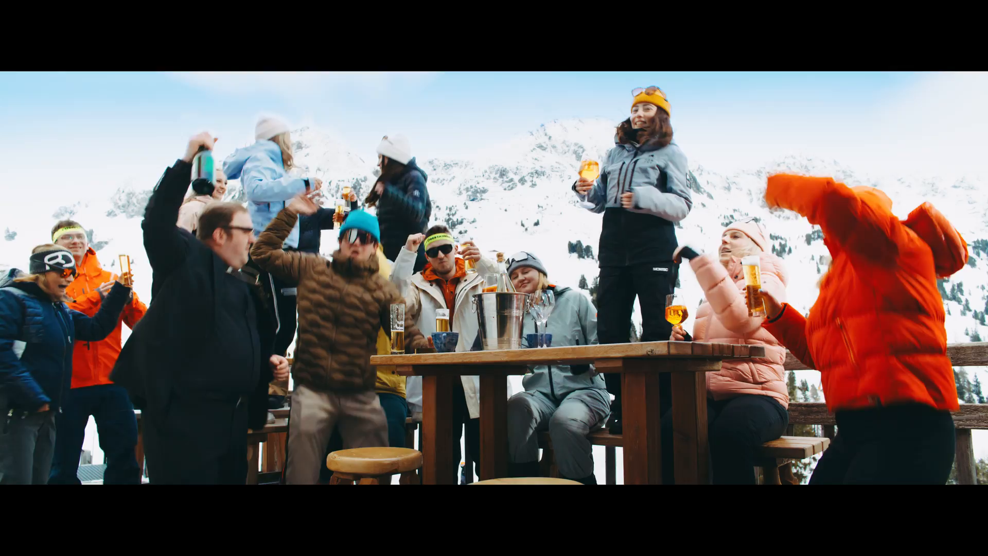 TheSnowHunt-20Sek-Apres-Ski-final-16x9.mp4