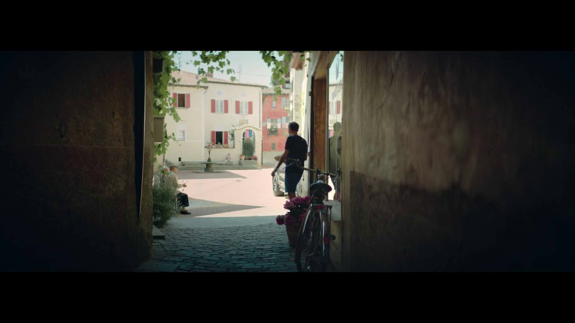Mercedes_ElektroBenzin_Film.mp4