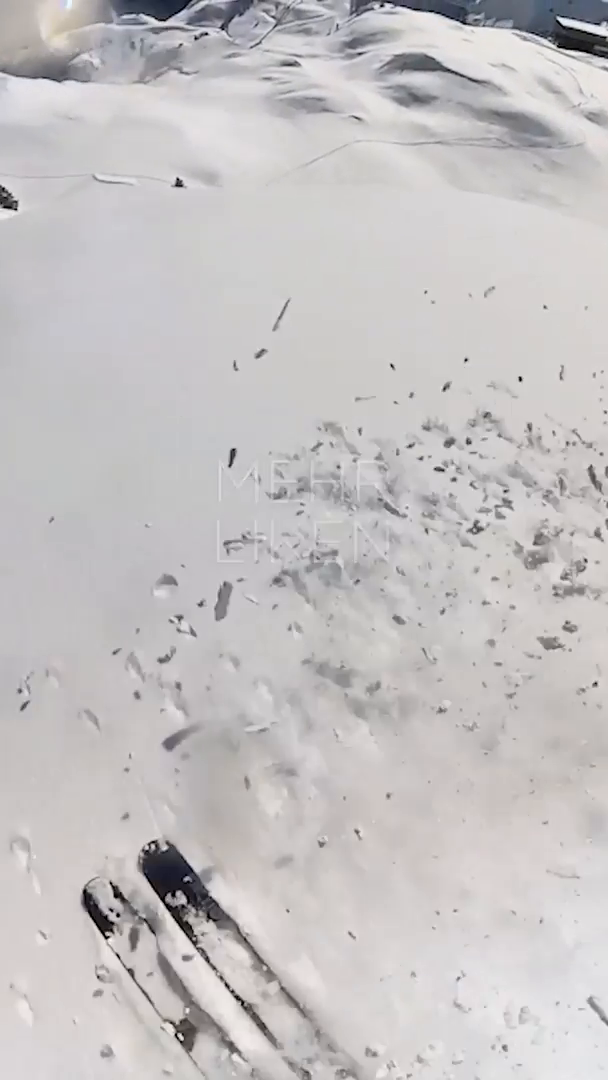 241009-ZSK-W24-Assets-Buttons-Young-9x16-DE-S01V01-DV.mp4